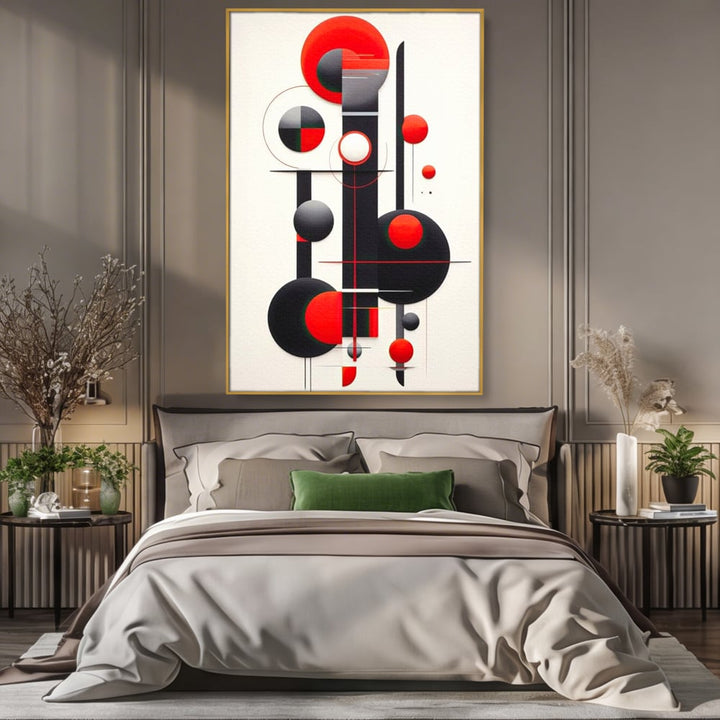 Tablou canvas cu tablou canvas cu forme geometrice abstracte, in rama de aluminiu auriu, pe perete intr-un dormitor