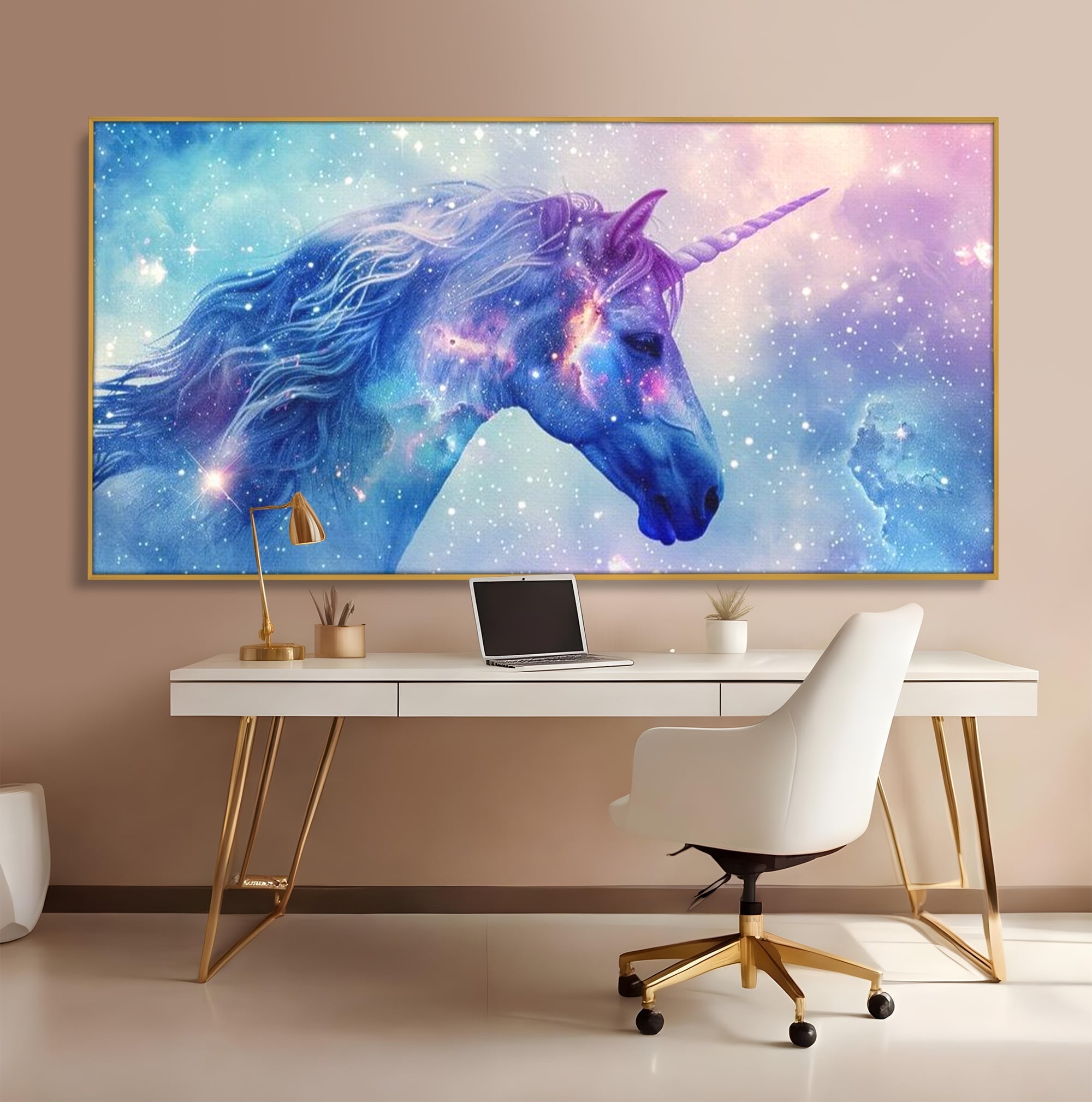 Tablou canvas cu tablou canvas cu unicorn cosmic in galaxie, in rama de aluminiu auriu, pe perete intr-un birou