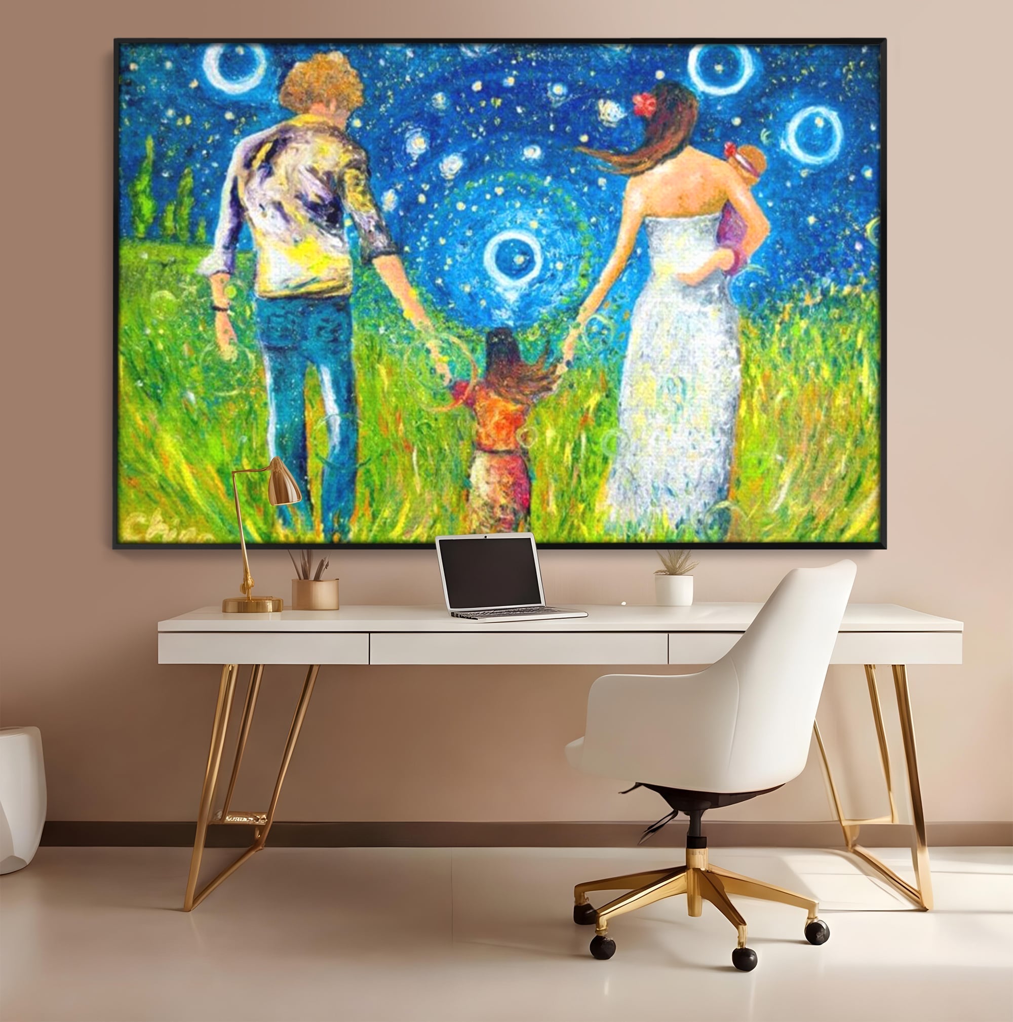 Tablou canvas cu pictura cu familie pe camp sub cer instelat, in rama de aluminiu negru, pe perete intr-un birou