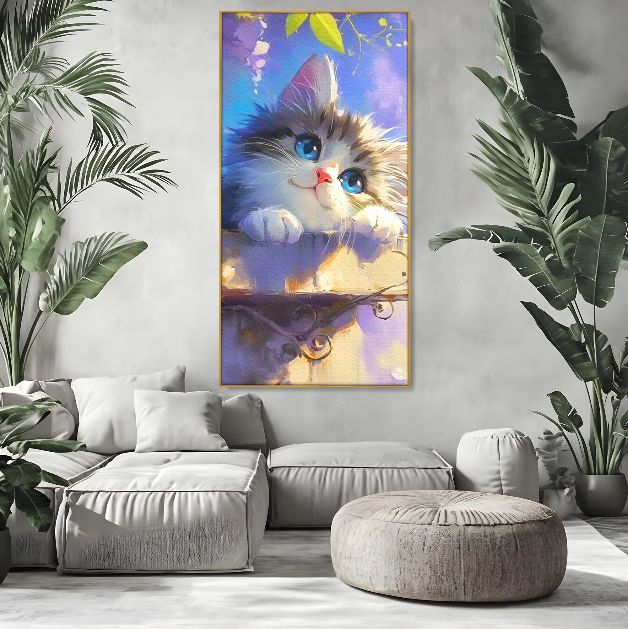 Tablou canvas cu tablou canvas cu pisica pufoasa, in rama de aluminiu auriu, pe perete intr-un living