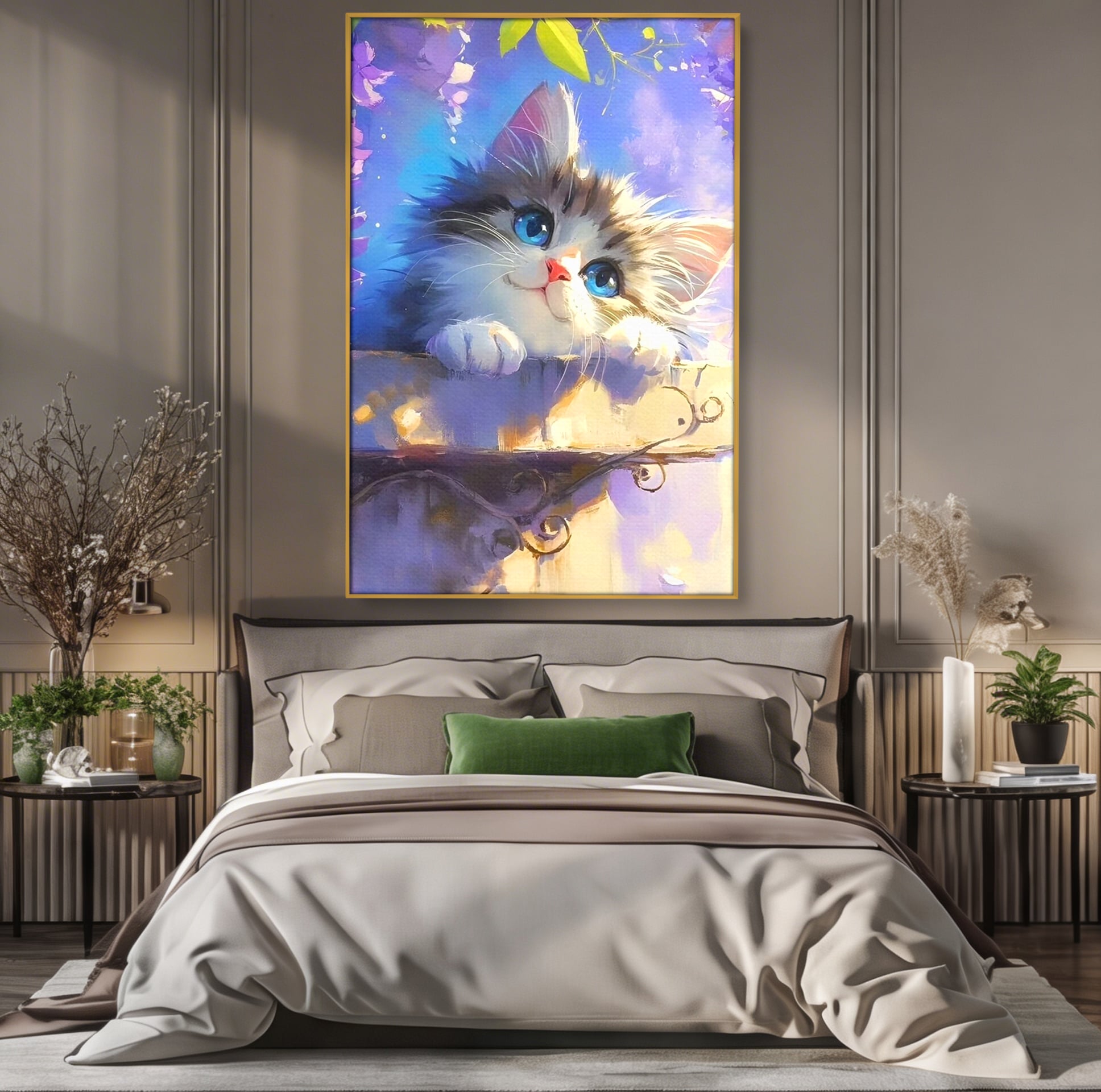 Tablou canvas cu tablou canvas cu pisica pufoasa, in rama de aluminiu auriu, pe perete intr-un dormitor