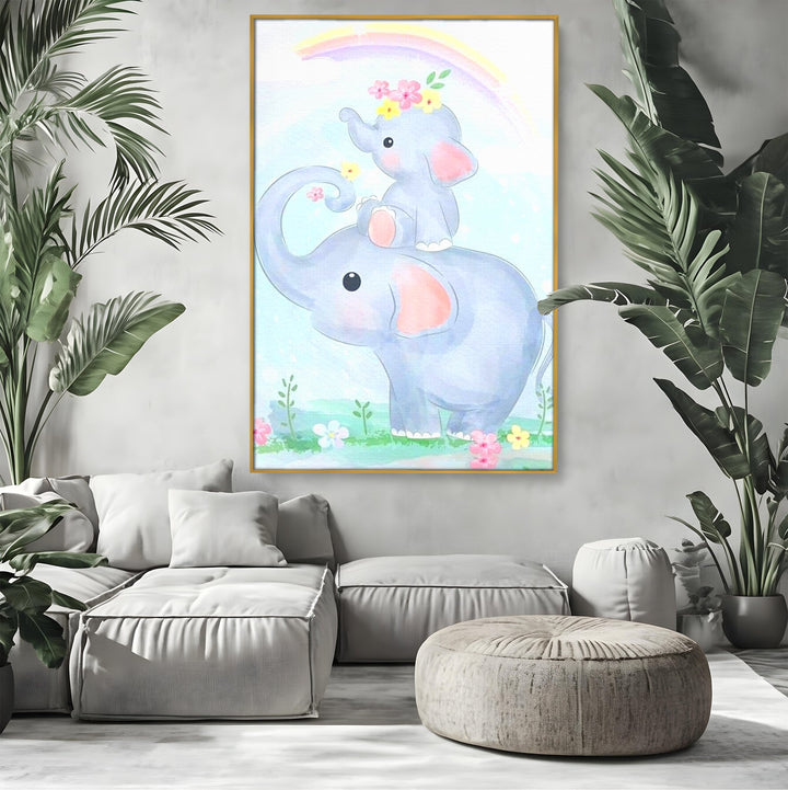 Tablou canvas cu tablou canvas cu elefanti pastelati, in rama de aluminiu auriu, pe perete intr-un living