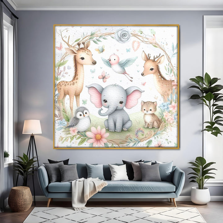 Tablou canvas cu tablou canvas cu animale si flori, in rama de aluminiu auriu, pe perete intr-un living