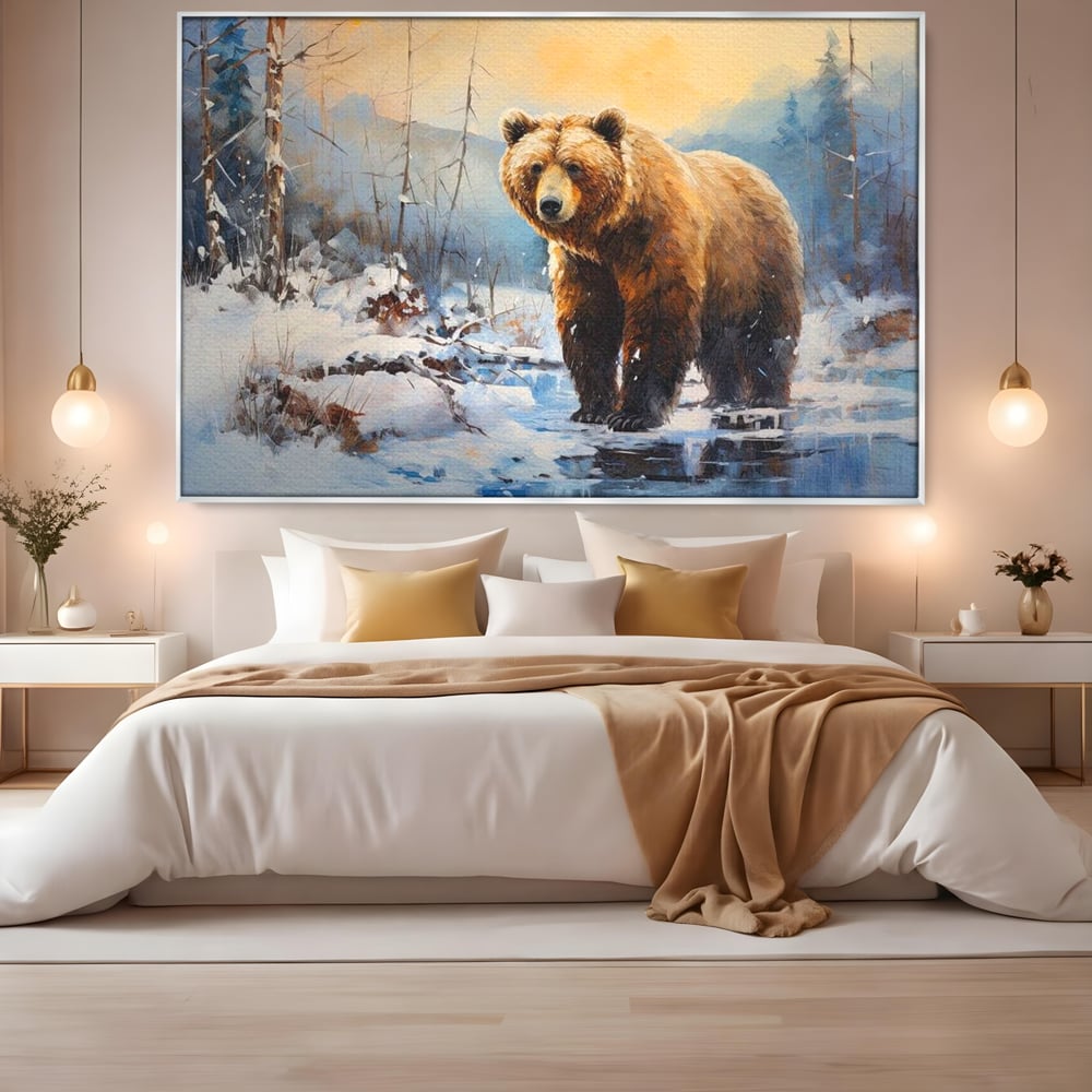 Tablou canvas cu tablou canvas cu urs brun in zapada, in rama de aluminiu argintiu, pe perete intr-un dormitor