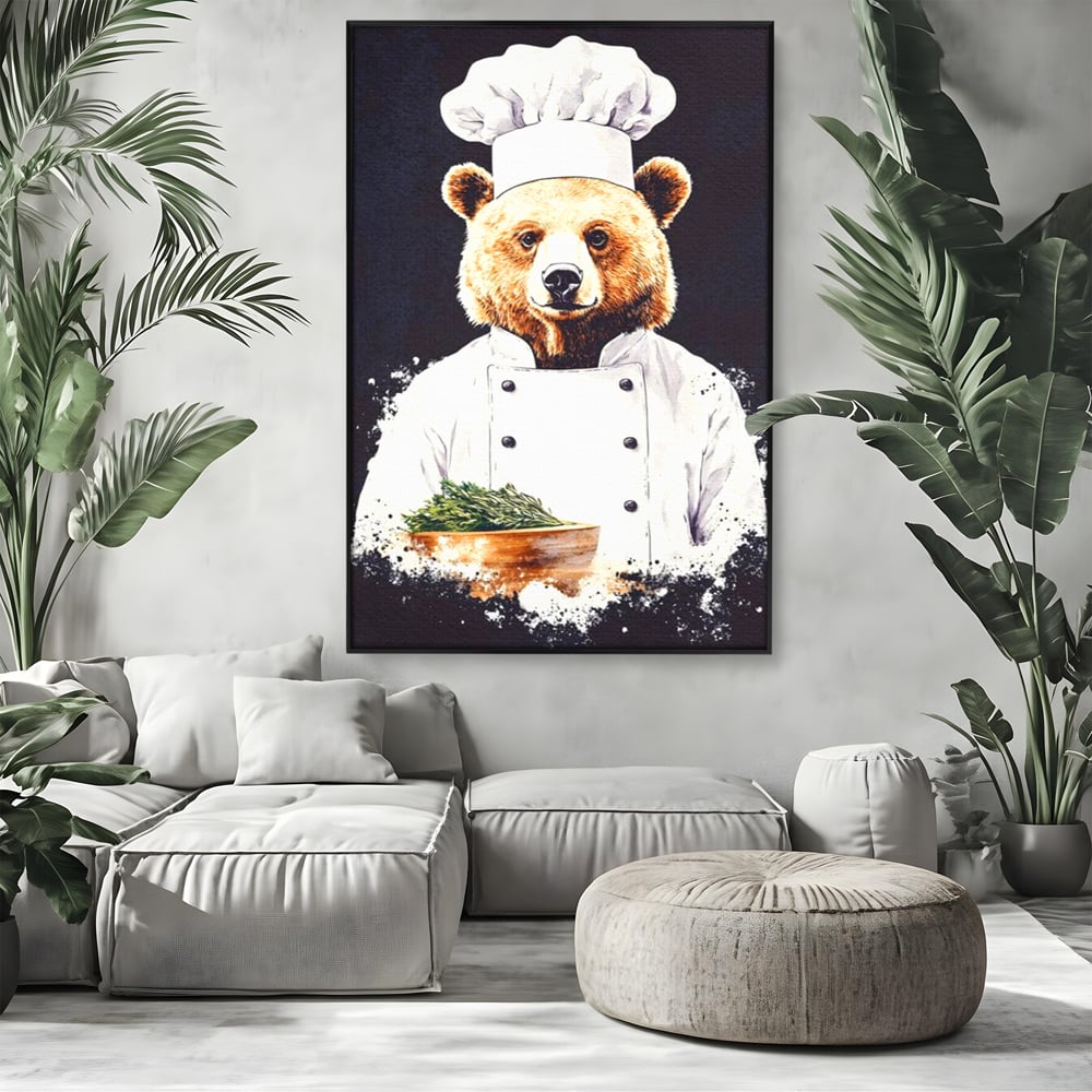Tablou canvas cu tablou canvas cu urs bucatar, in rama de aluminiu negru, pe perete intr-un living