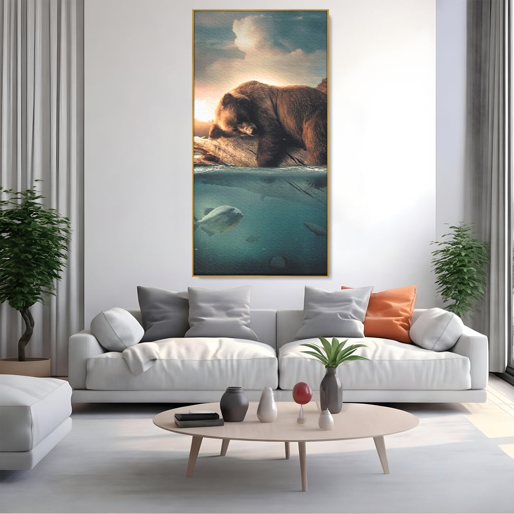 Tablou canvas cu tablou urs brun si peste subacvatic, in rama de aluminiu auriu, pe perete intr-un living