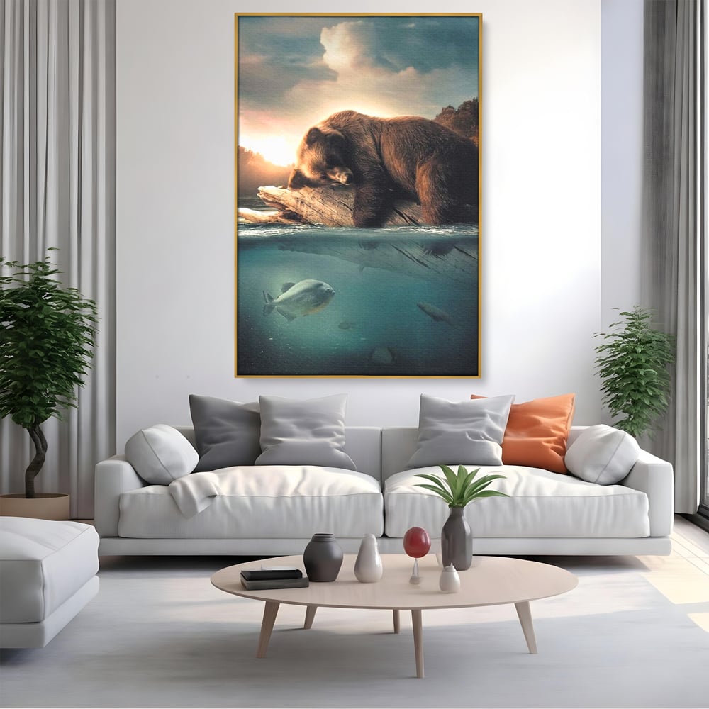 Tablou canvas cu tablou urs brun si peste subacvatic, in rama de aluminiu auriu, pe perete intr-un living