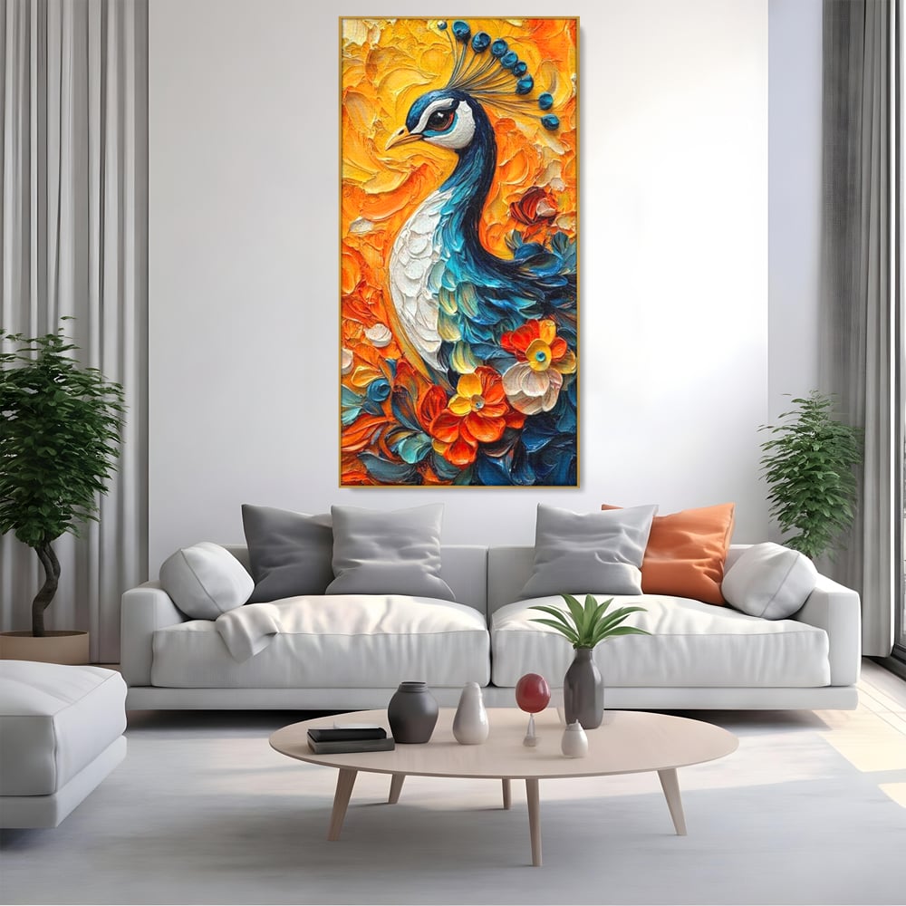 Tablou canvas cu tablou canvas cu paun pictat, in rama de aluminiu auriu, pe perete intr-un living