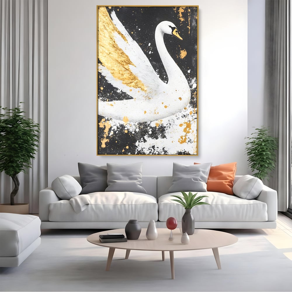 Tablou canvas cu tablou canvas cu lebada si auriu, in rama de aluminiu auriu, pe perete intr-un living