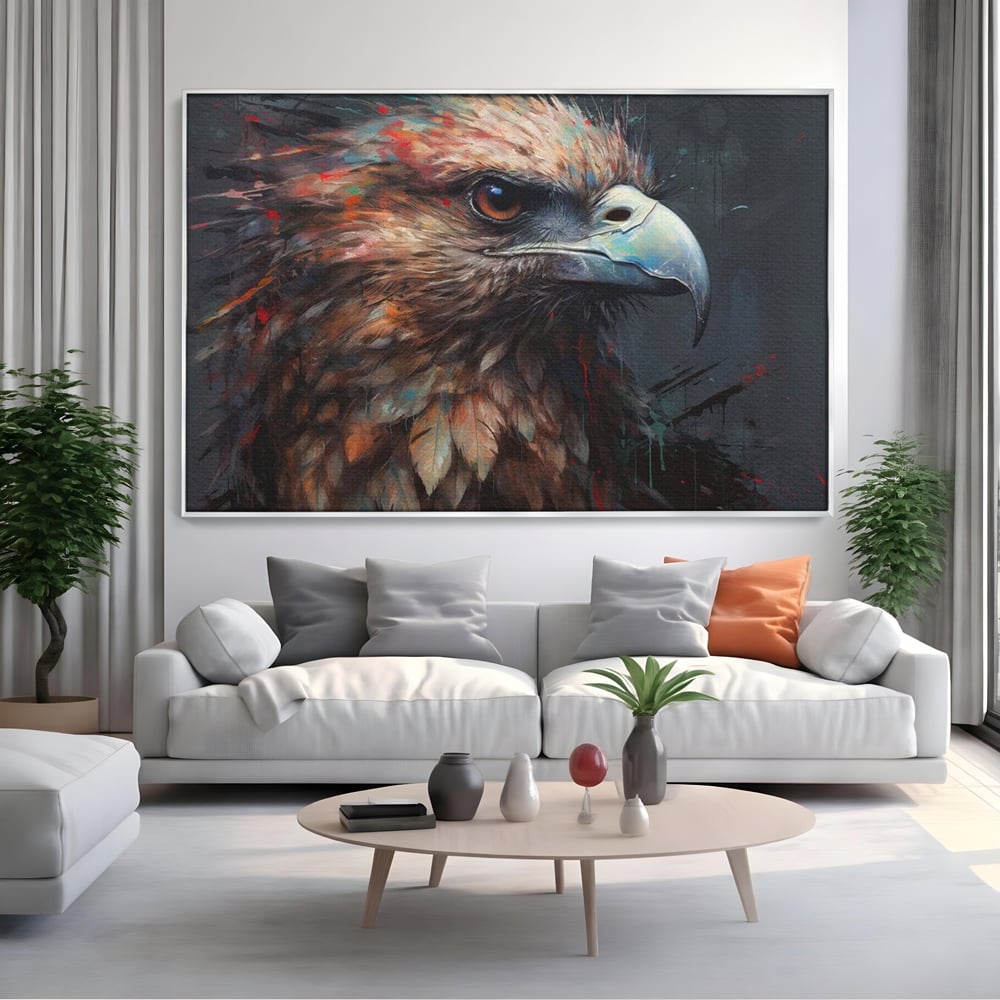 Tablou canvas cu tablou canvas cu vultur stilizat, in rama de aluminiu argintiu, pe perete intr-un living