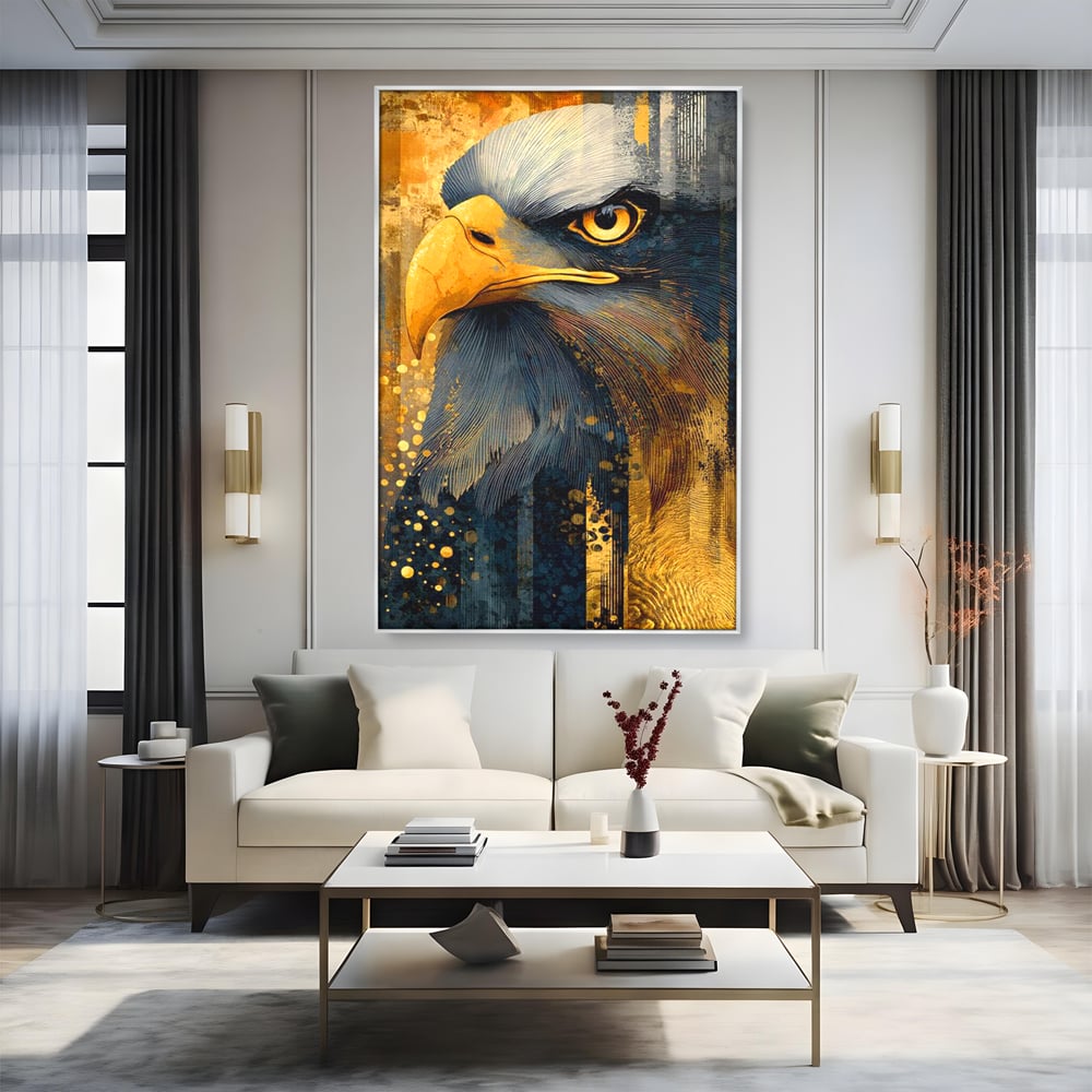 Tablou canvas cu tablou canvas cu vultur in profil, in rama de aluminiu argintiu, pe perete intr-un living