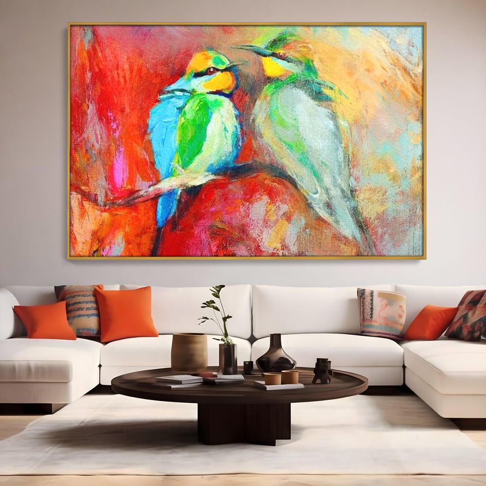 Tablou canvas cu tablou canvas cu doua pasari colorate pe creanga, in rama de aluminiu auriu, pe perete intr-un living