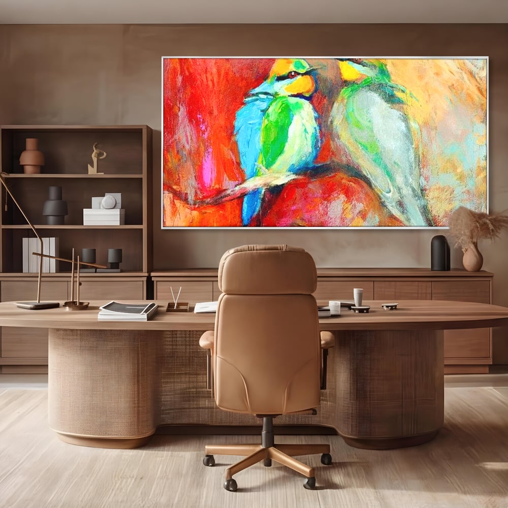 Tablou canvas cu tablou canvas cu doua pasari colorate pe creanga, in rama de aluminiu argintiu, pe perete intr-un birou