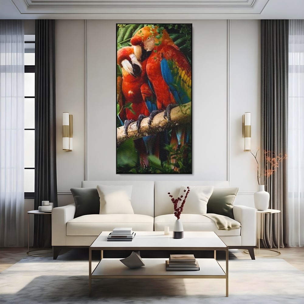 Tablou canvas cu doi papagali pe o creanga, in rama de aluminiu negru, pe perete intr-un living