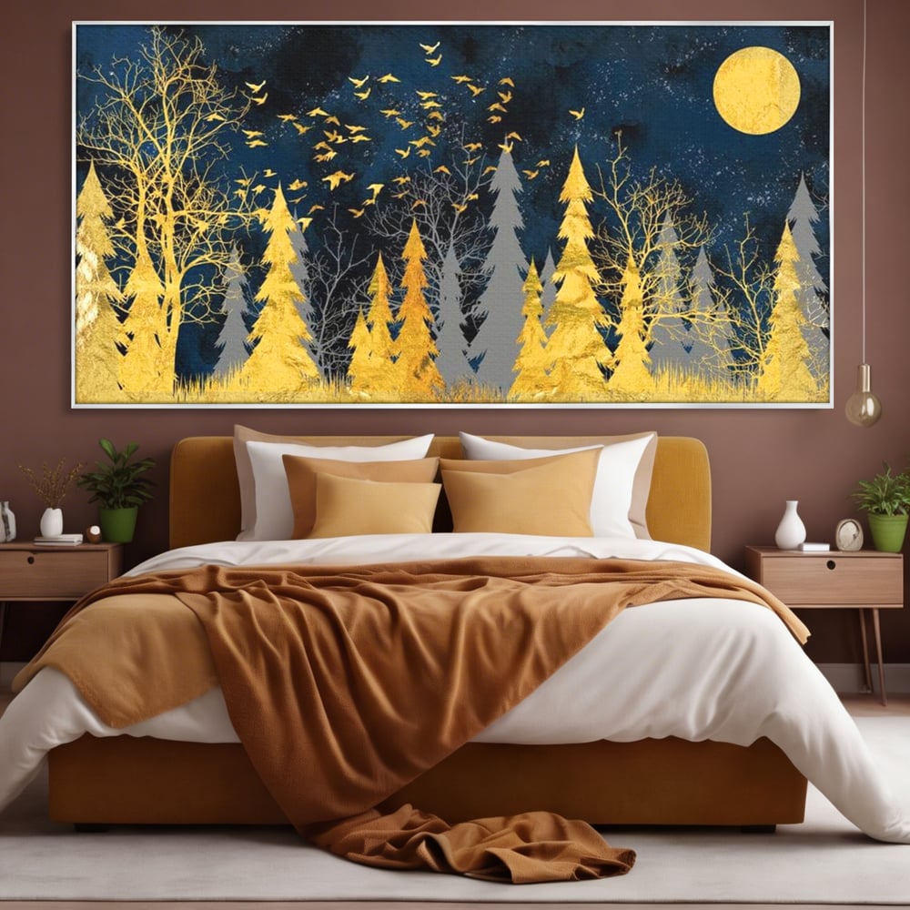 Tablou canvas cu tablou canvas cu padure aurie noaptea, in rama de aluminiu argintiu, pe perete intr-un dormitor