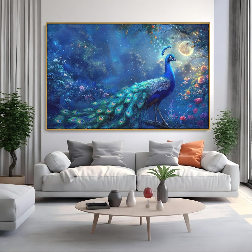 Tablou canvas cu tablou canvas cu paun albastru noaptea, in rama de aluminiu auriu, pe perete intr-un living
