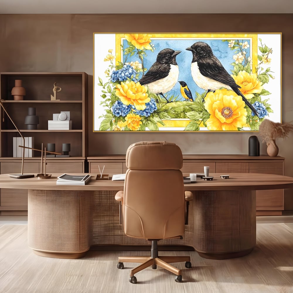 Tablou canvas cu tablou canvas cu pasari si flori, in rama de aluminiu auriu, pe perete intr-un birou