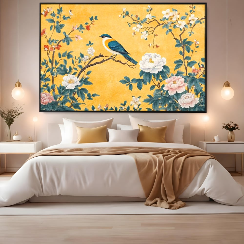 Tablou canvas cu tablou canvas cu pasare pe creanga si bujori, in rama de aluminiu negru, pe perete intr-un dormitor