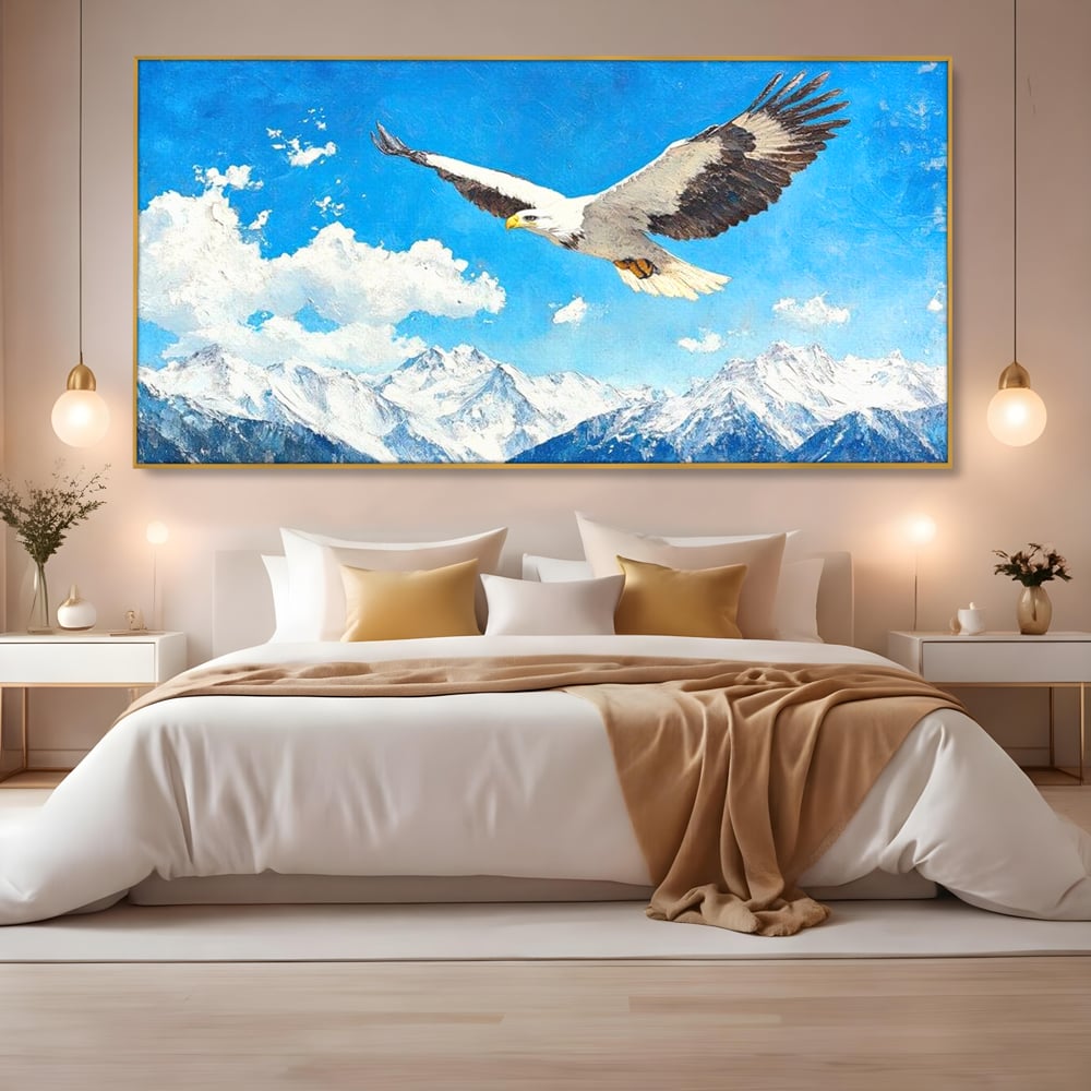 Tablou canvas cu tablou canvas cu vultur in zbor deasupra muntilor, in rama de aluminiu auriu, pe perete intr-un dormitor