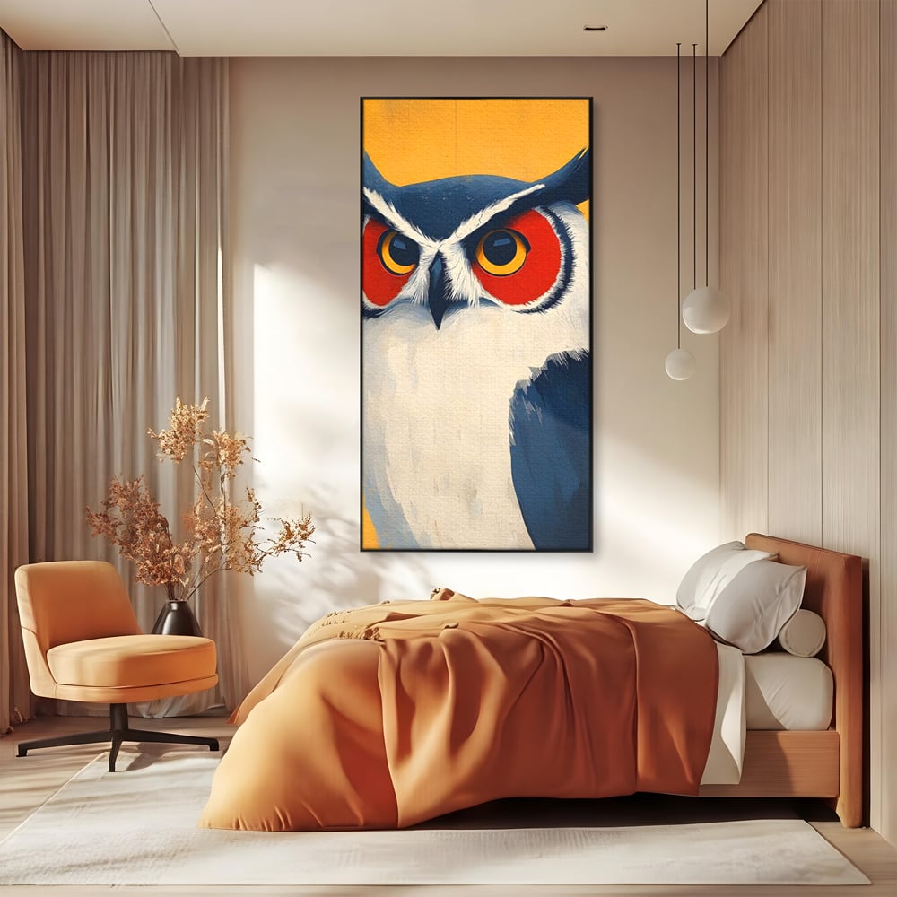 Tablou canvas cu tablou canvas cu bufnita stilizata, in rama de aluminiu negru, pe perete intr-un dormitor