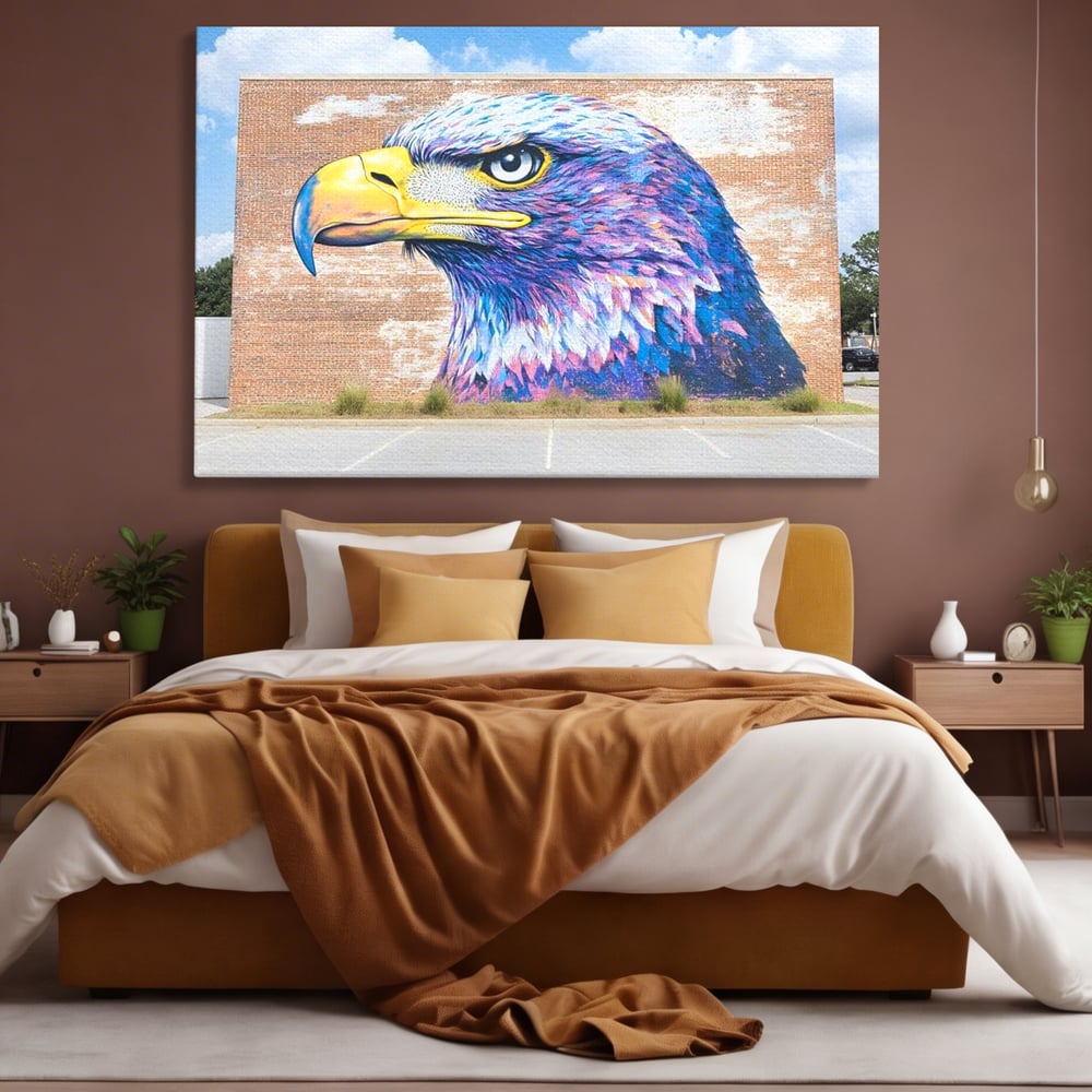 Tablou canvas cu tablou canvas cu vultur graffitti pe zid de caramida, fara rama, pe sasiu de lemn, pe perete intr-un dormitor