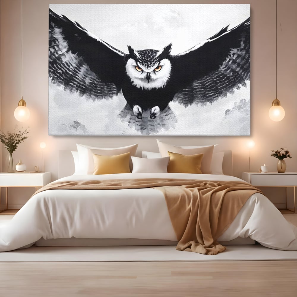 Tablou canvas cu tablou canvas cu bufnita in zbor, fara rama, pe sasiu de lemn, pe perete intr-un dormitor