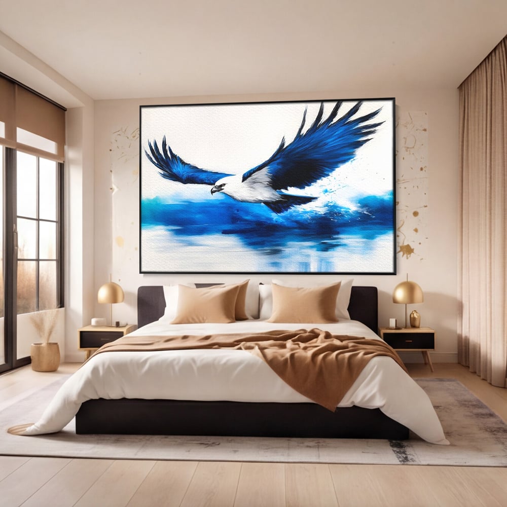 Tablou canvas cu tablou canvas cu vultur zburand peste apa, in rama de aluminiu negru, pe perete intr-un dormitor