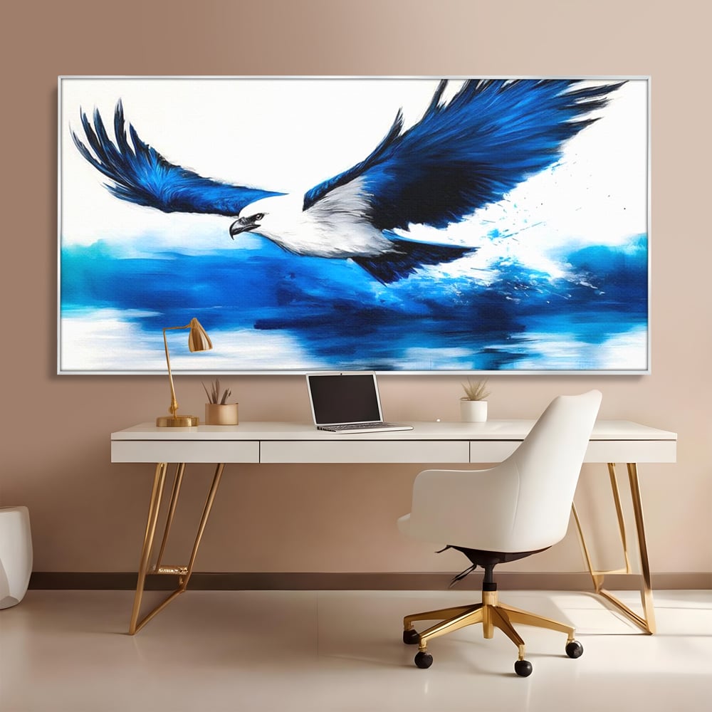 Tablou canvas cu tablou canvas cu vultur zburand peste apa, in rama de aluminiu argintiu, pe perete intr-un birou