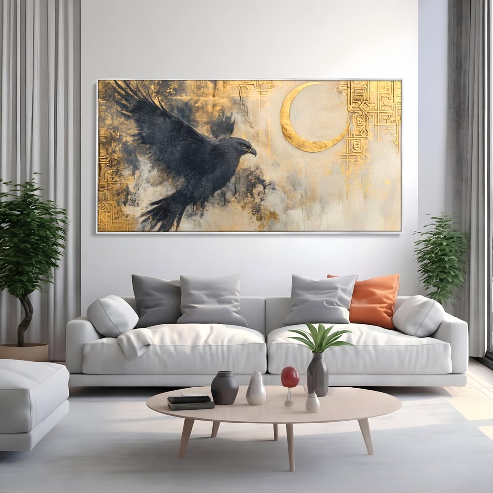 Tablou canvas cu tablou canvas cu vultur si semiluna aurie, in rama de aluminiu argintiu, pe perete intr-un living