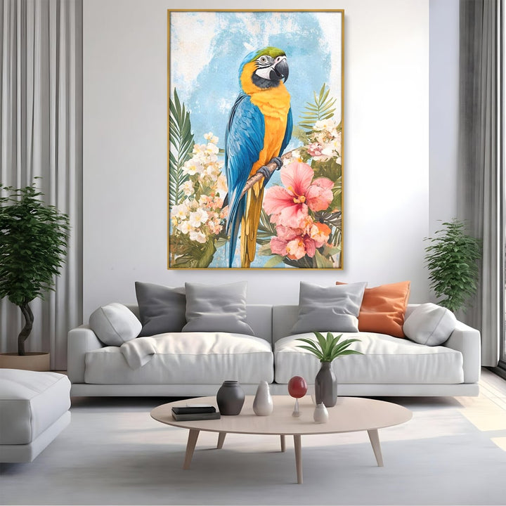 Tablou canvas cu tablou canvas cu papagal colorat, in rama de aluminiu auriu, pe perete intr-un living