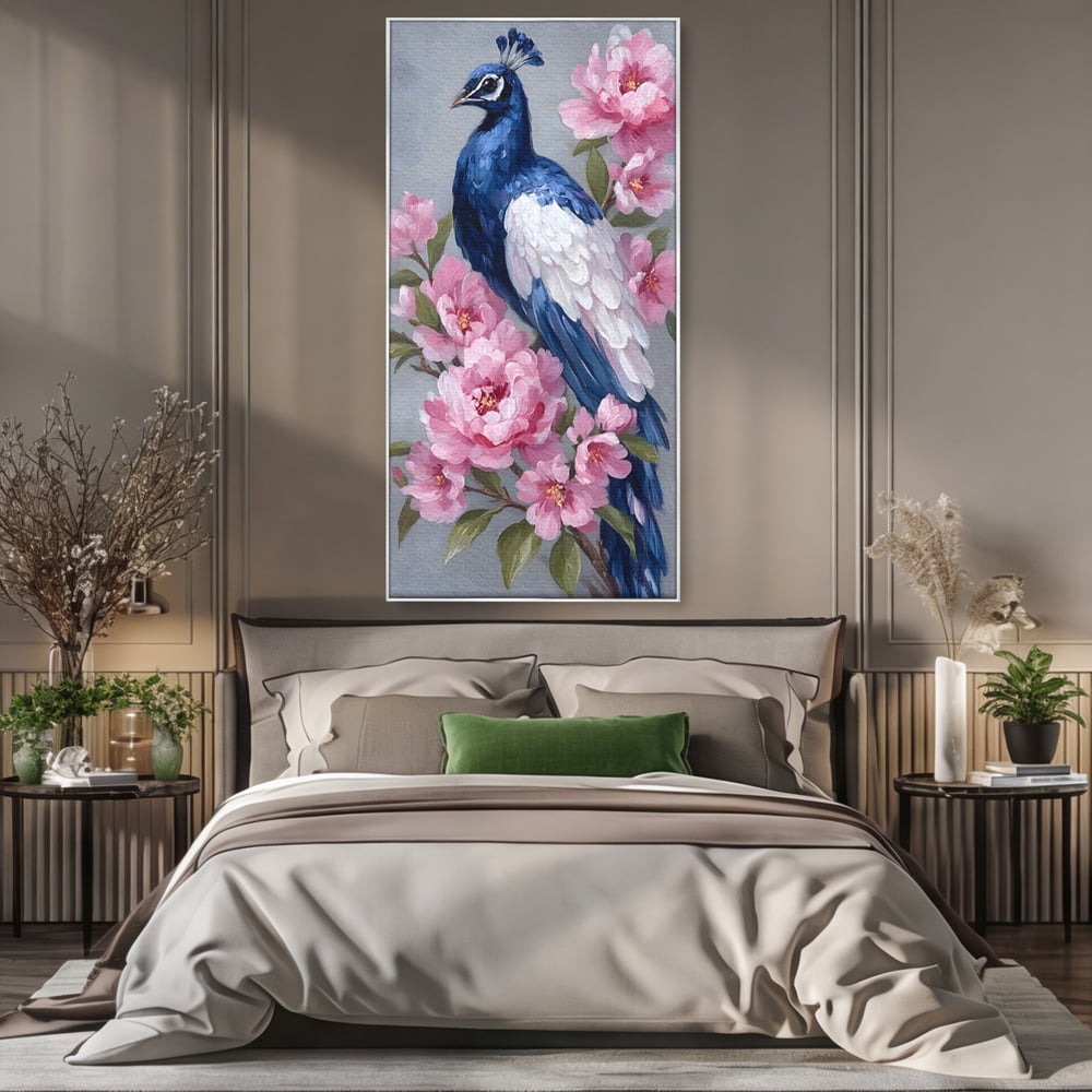 Tablou canvas cu tablou canvas cu paun si bujori roz, in rama de aluminiu argintiu, pe perete intr-un dormitor