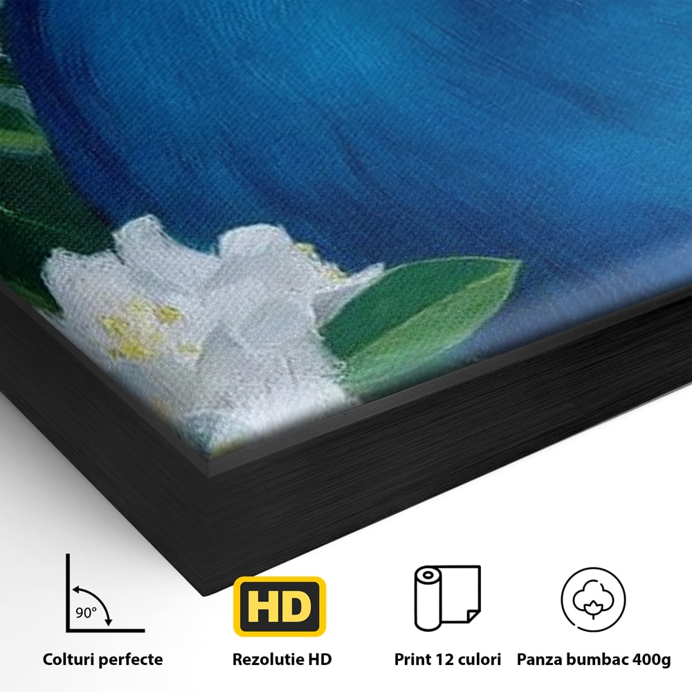 Detaliu al suprafetei: tablou canvas cu paun si flori albe, in rama de aluminiu negru