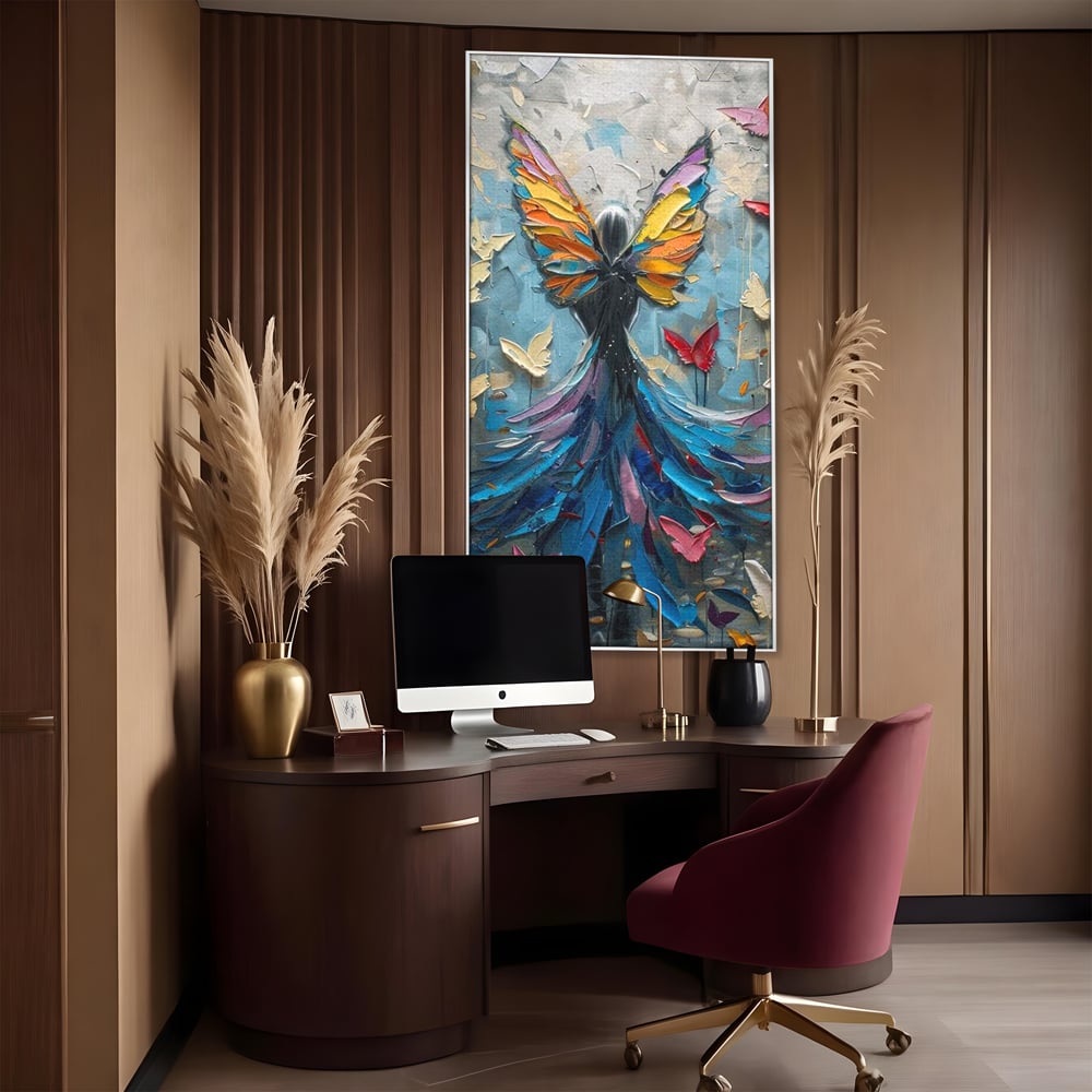 Tablou canvas cu tablou canvas cu femeie si aripi de fluture, in rama de aluminiu argintiu, pe perete intr-un birou