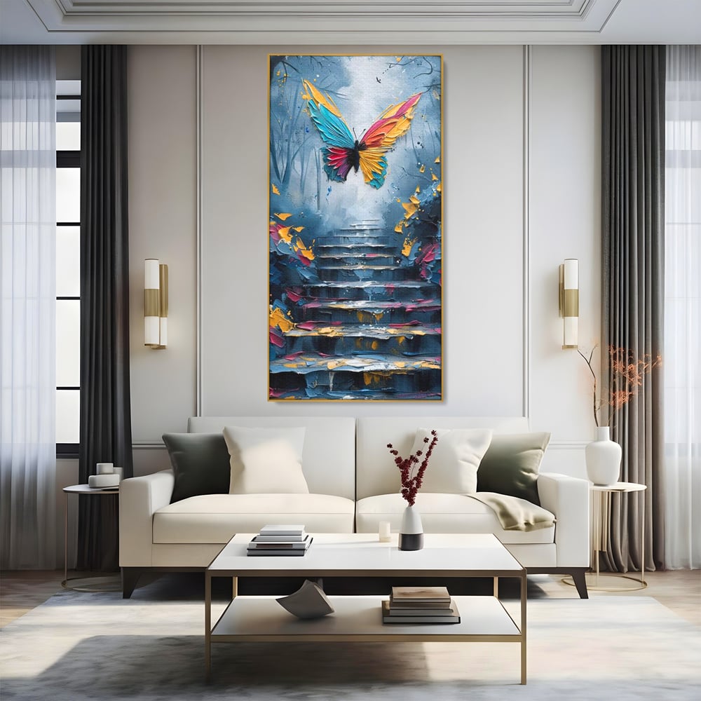 Tablou canvas cu tablou canvas cu fluture multicolor si scari, in rama de aluminiu auriu, pe perete intr-un living