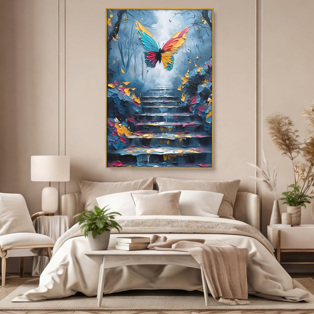 Tablou canvas cu tablou canvas cu fluture multicolor si scari, in rama de aluminiu auriu, pe perete intr-un dormitor