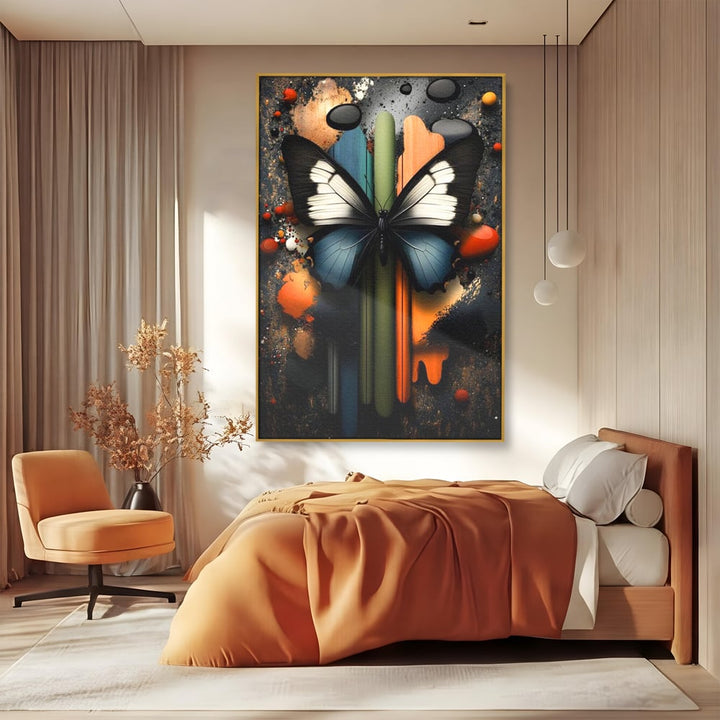 Tablou canvas cu tablou canvas cu fluture si linii colorate, in rama de aluminiu auriu, pe perete intr-un dormitor