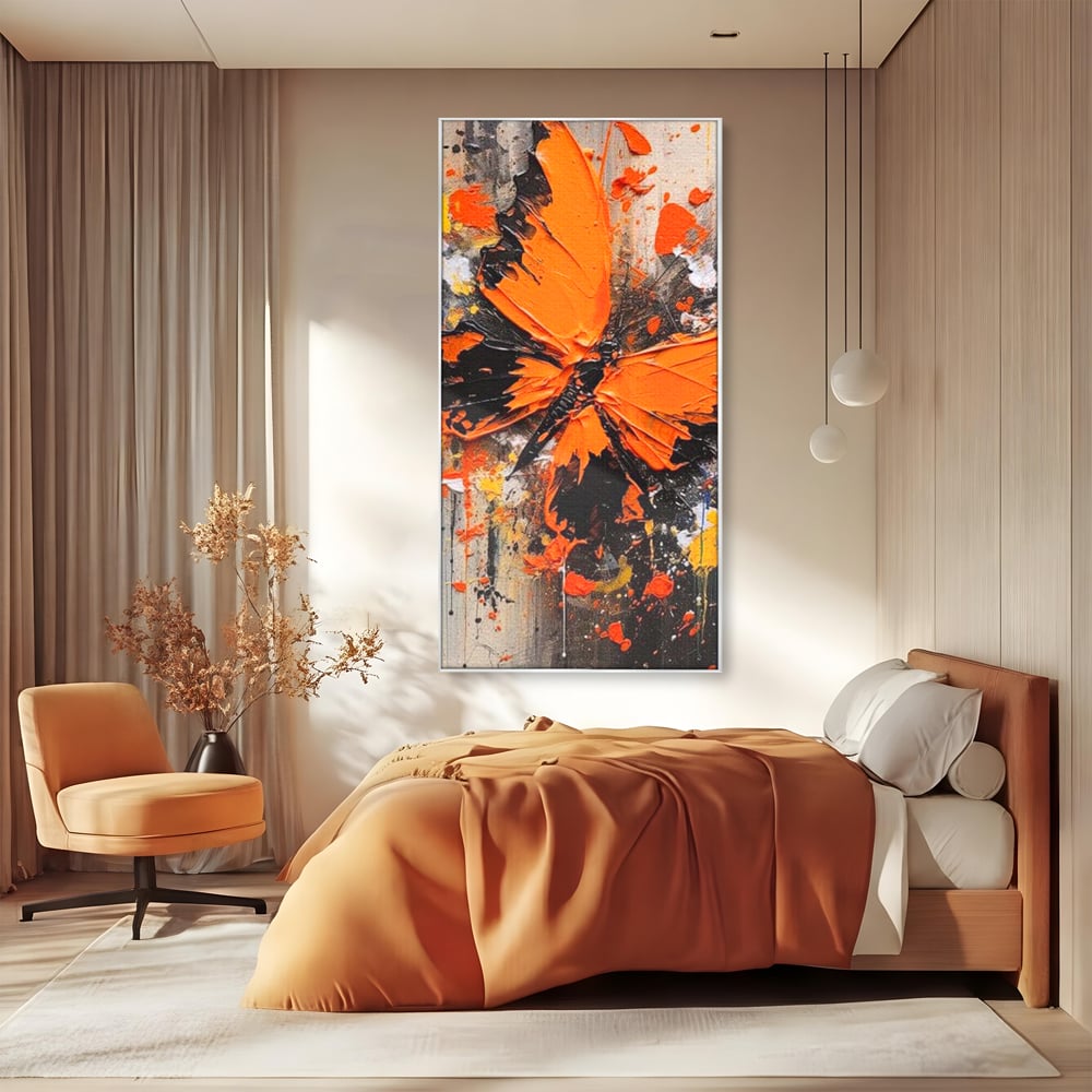 Tablou canvas cu tablou canvas cu fluture portocaliu pe fundal antracit, in rama de aluminiu argintiu, pe perete intr-un dormitor