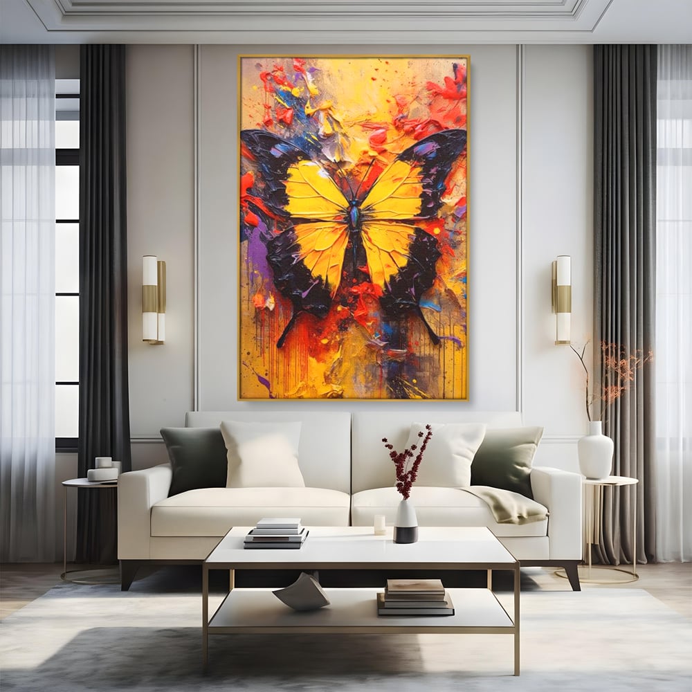 Tablou canvas cu pictura cu fluture galben, in rama de aluminiu auriu, pe perete intr-un living