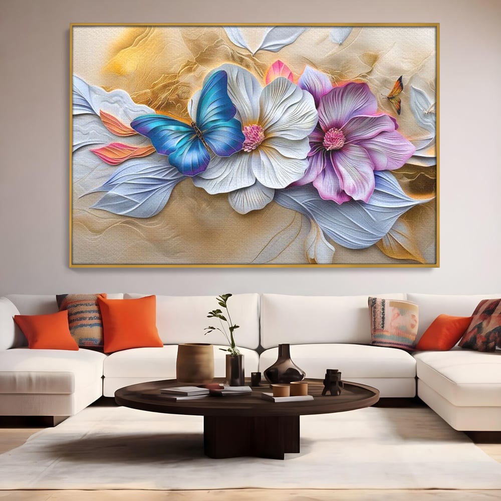 Tablou canvas cu tablou canvas cu flori si fluture, in rama de aluminiu auriu, pe perete intr-un living
