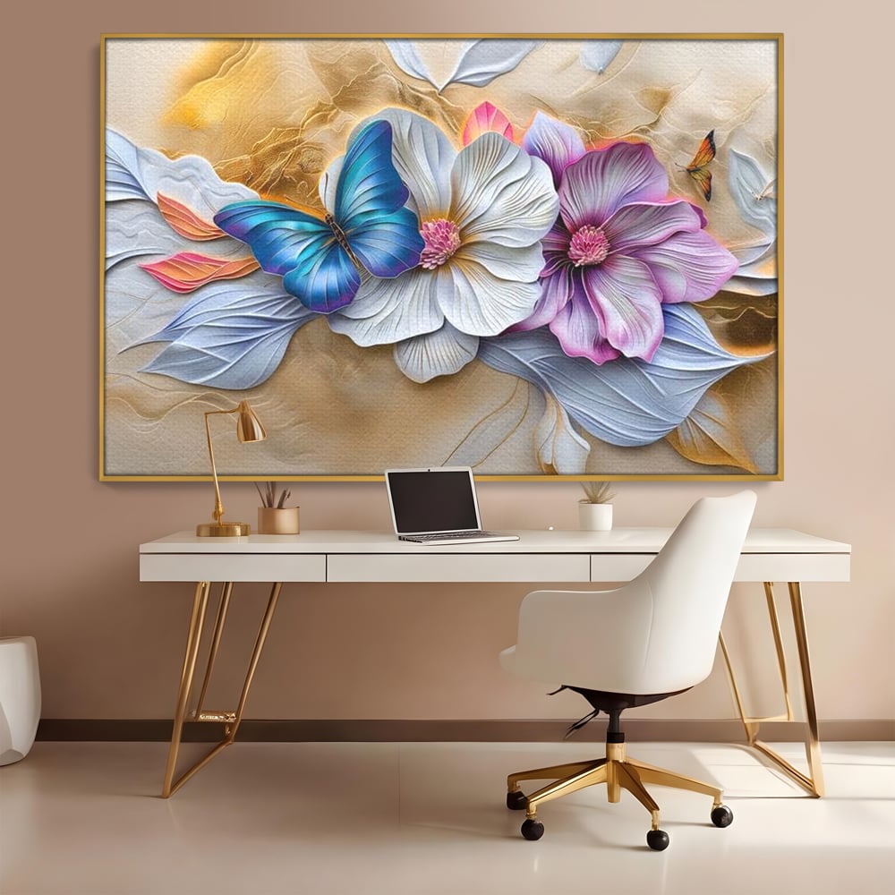 Tablou canvas cu tablou canvas cu flori si fluture, in rama de aluminiu auriu, pe perete intr-un birou