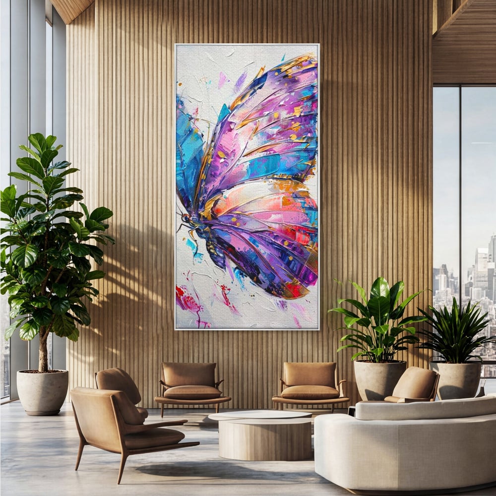 Tablou canvas cu tablou canvas cu fluture pictat in nuante de violet, in rama de aluminiu argintiu, pe perete intr-un birou