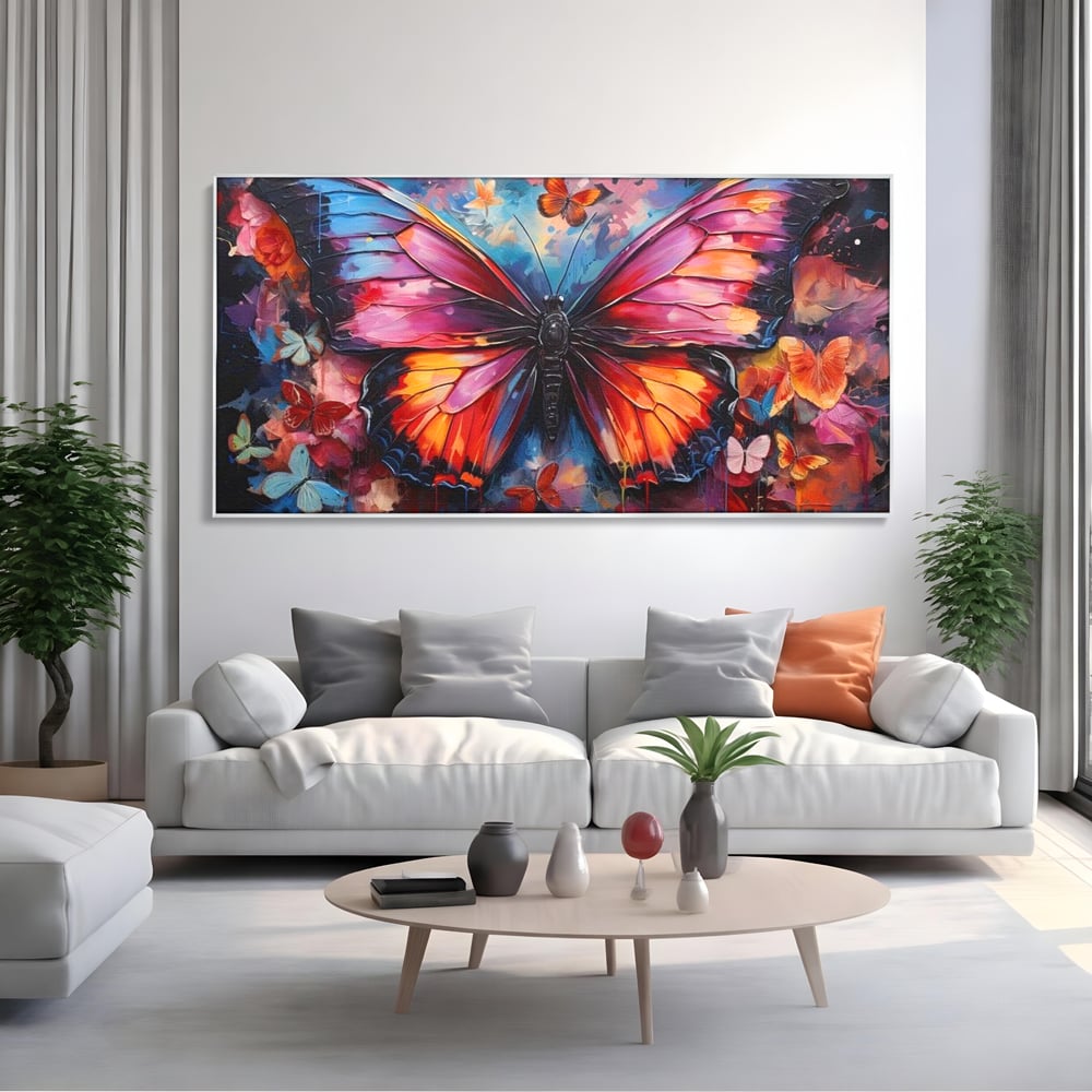Tablou canvas cu tablou canvas cu fluture central multicolor, in rama de aluminiu argintiu, pe perete intr-un living