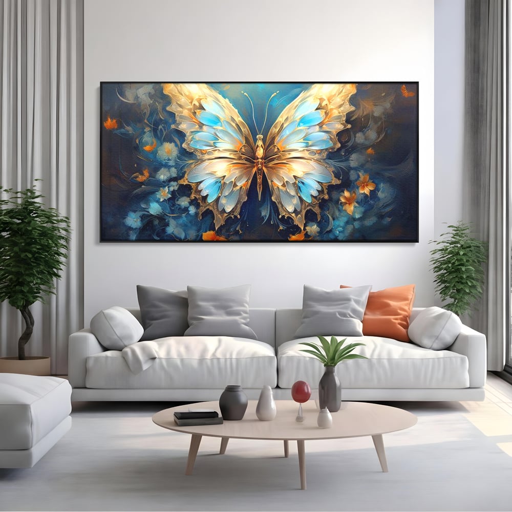Tablou canvas cu tablou canvas cu fluture si flori, in rama de aluminiu negru, pe perete intr-un living