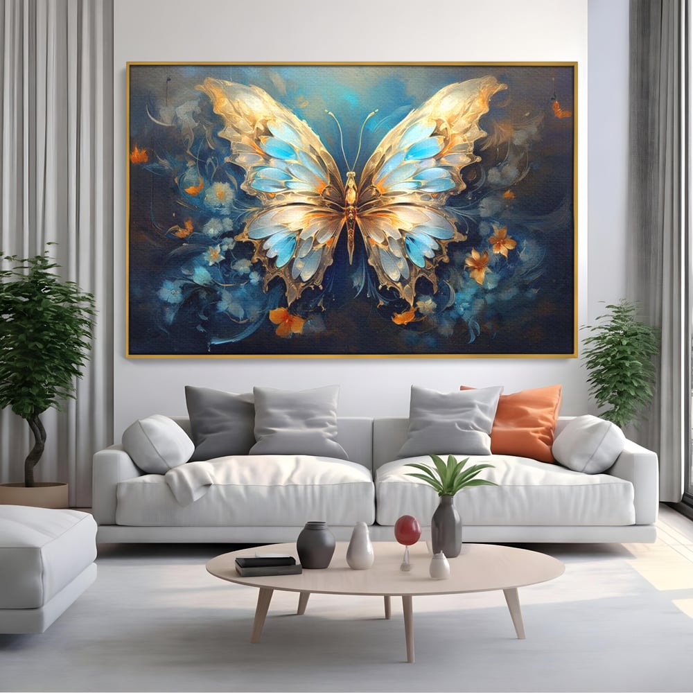 Tablou canvas cu tablou canvas cu fluture si flori, in rama de aluminiu auriu, pe perete intr-un living