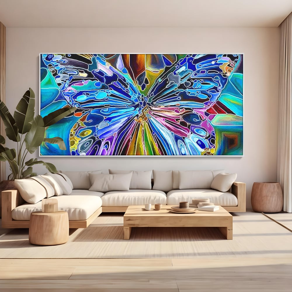 Tablou canvas cu tablou canvas cu fluture mozaic multicolor, in rama de aluminiu argintiu, pe perete intr-un living