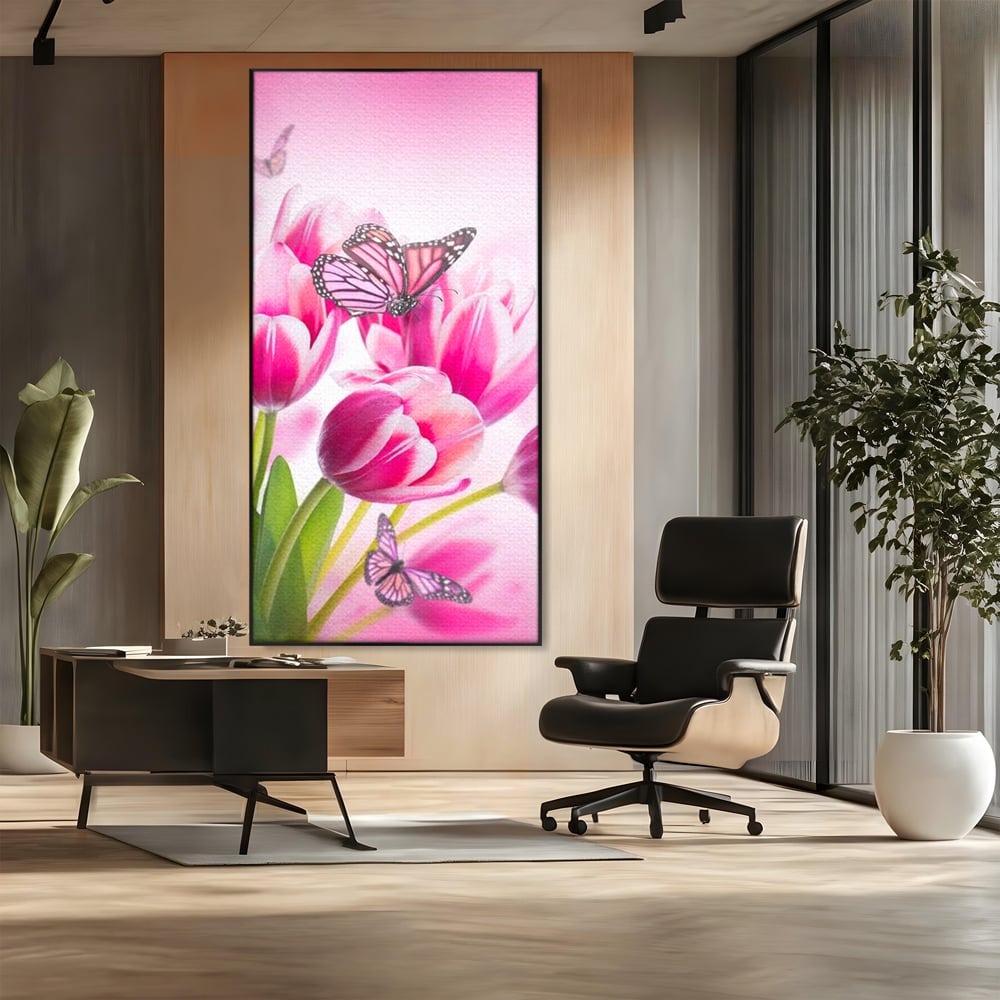 Tablou canvas cu tablou canvas cu lalele roz si fluturi, in rama de aluminiu negru, pe perete intr-un birou