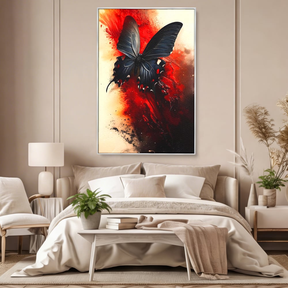Tablou canvas cu tablou canvas cu fluture negru si fundal rosu, in rama de aluminiu argintiu, pe perete intr-un dormitor