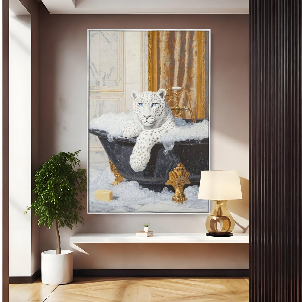 Tablou canvas cu tablou canvas cu leopard alb in cada, in rama de aluminiu argintiu