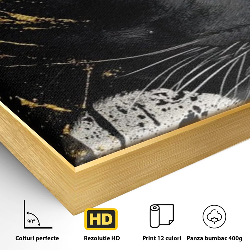 Detaliu al suprafetei: tablou canvas cu pantera neagra si pete aurii, in rama de aluminiu auriu
