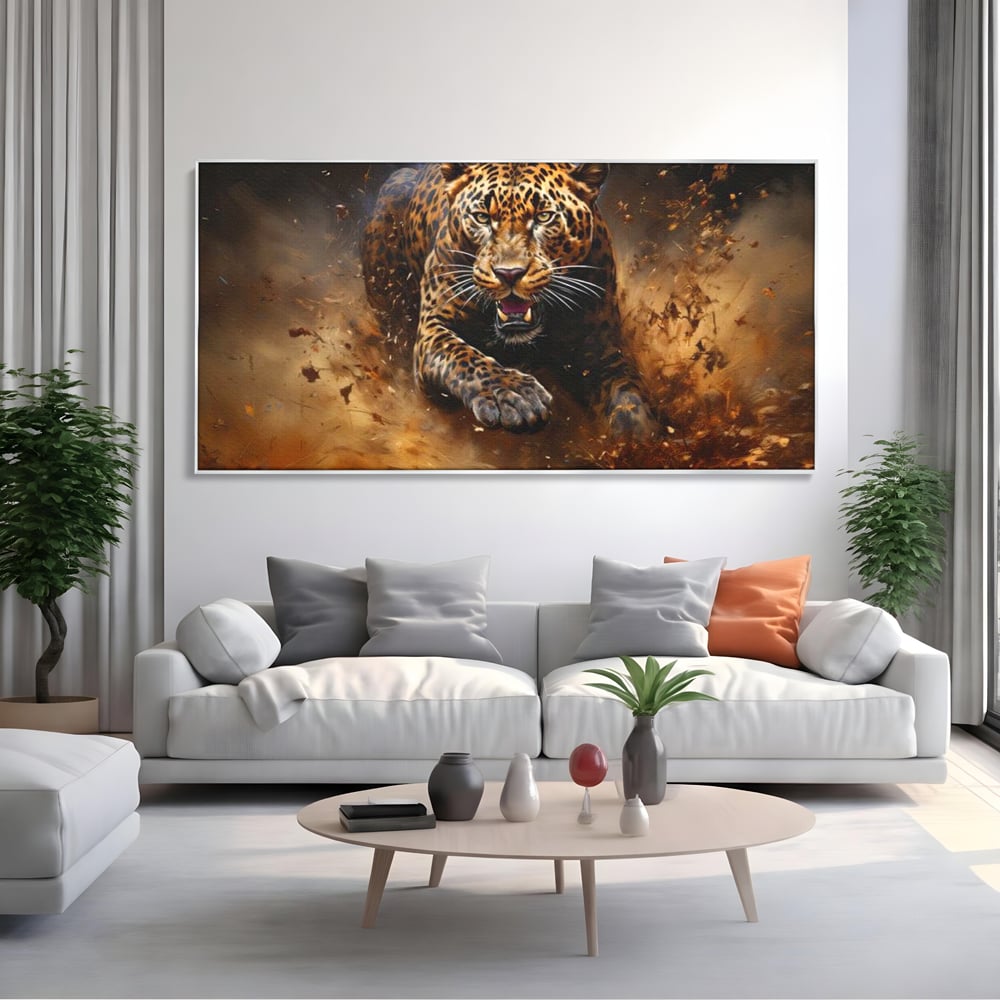 Tablou canvas cu tablou canvas cu leopard in alergare, in rama de aluminiu argintiu, pe perete intr-un living